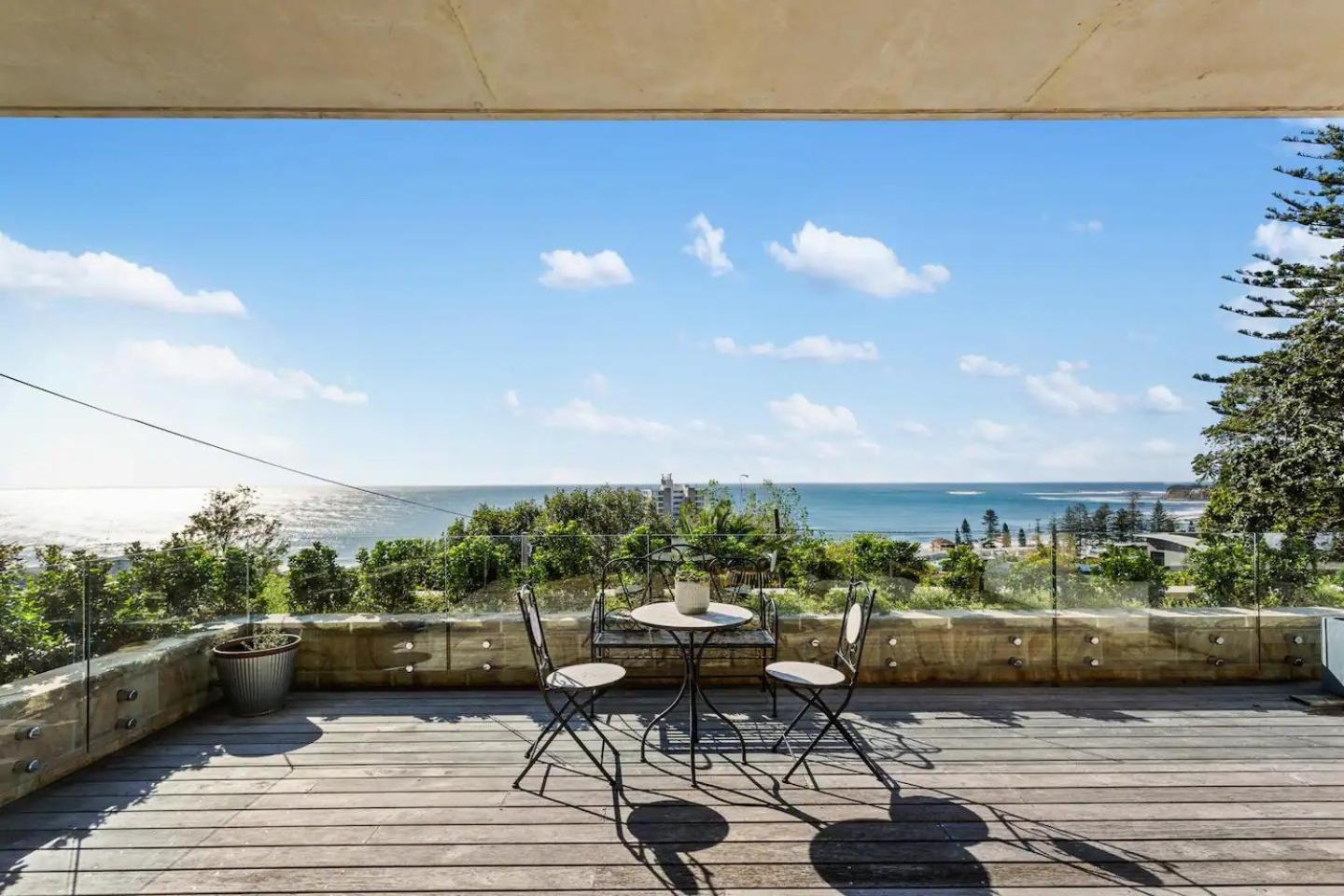Ocean Views, Deck And Parking At Beach Apartment Collaroy 外观 照片